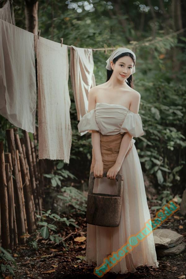 年年Nnian 年年  年年-三沐三熏：户外田园复古风格，清纯农家少女与大尺度私房诱惑写真第36张图片