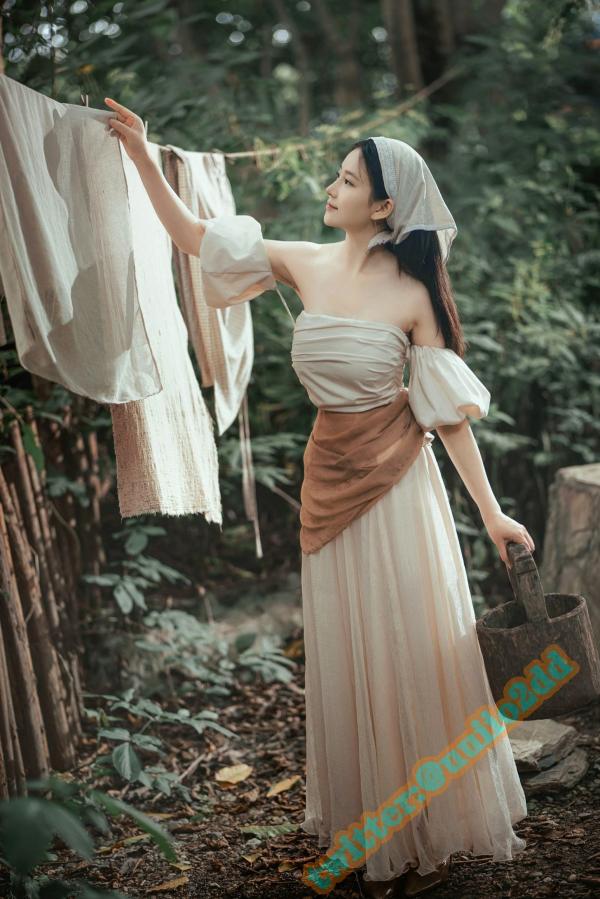 年年Nnian 年年  年年-三沐三熏：户外田园复古风格，清纯农家少女与大尺度私房诱惑写真第37张图片