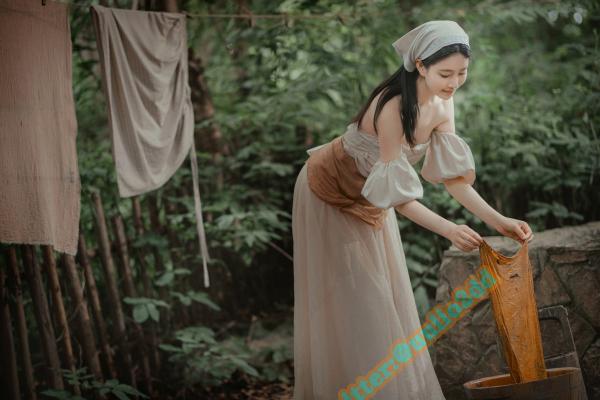 年年Nnian 年年  年年-三沐三熏：户外田园复古风格，清纯农家少女与大尺度私房诱惑写真第42张图片