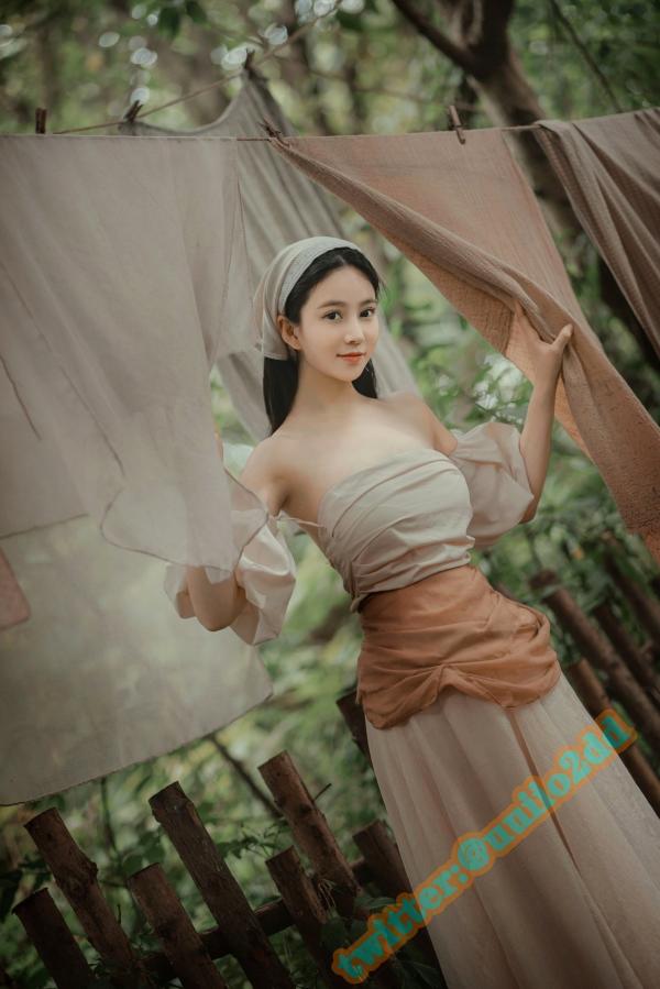 年年Nnian 年年  年年-三沐三熏：户外田园复古风格，清纯农家少女与大尺度私房诱惑写真第44张图片