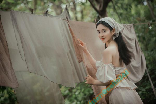 年年Nnian 年年  年年-三沐三熏：户外田园复古风格，清纯农家少女与大尺度私房诱惑写真第46张图片