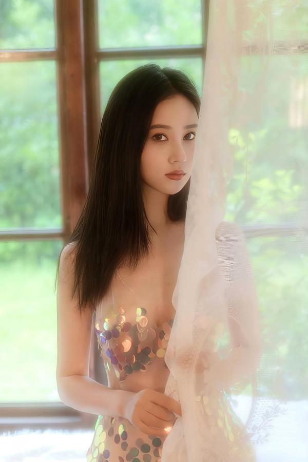 年年Nnian 年年  年年-亮片透明礼服，清新窗边私房唯美写真，柔光下尽显性感诱惑的曼妙身姿第26张图片