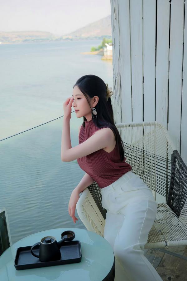 年年Nnian 年年  年年-午后惬意时光，户外阳台气质清新私房诱惑大尺度写真第19张图片