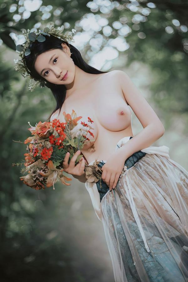 年年Nnian 年年  年年-爱丽丝仙境，森林户外艺术私房照，戴花环的纯欲气质女神，梦幻纯净感大片第4张图片