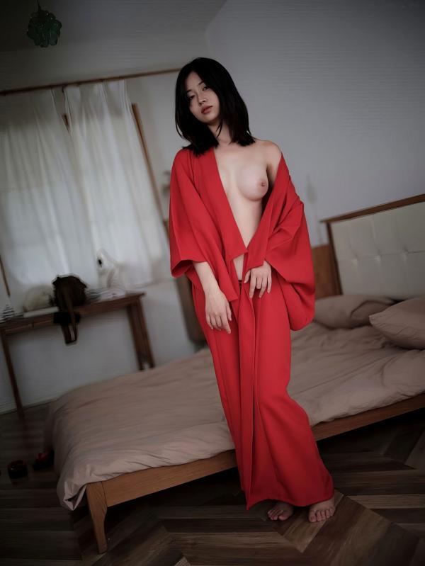 年年Nnian 年年  年年-红主题私房写真，日式榻榻米与浴室诱惑，尽显白皙身姿的极致性感魅力第15张图片