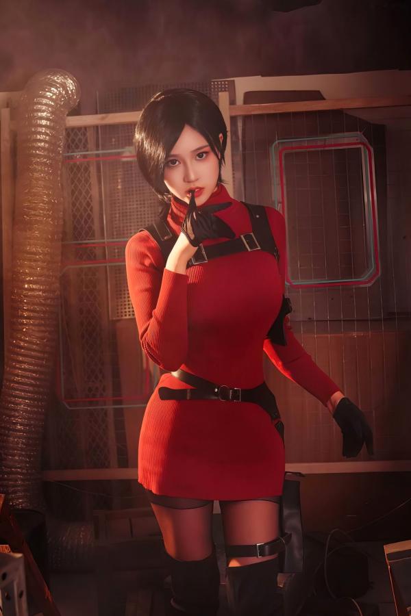 年年Nnian 年年  年年-艾达-Ada-Wong-生化危机特工角色扮演，工业风场景下的极致演绎，冷艳气质与火辣身材完美融合第4张图片