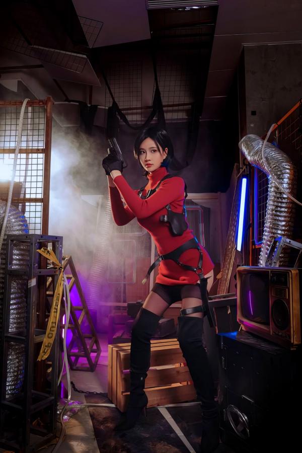年年Nnian 年年  年年-艾达-Ada-Wong-生化危机特工角色扮演，工业风场景下的极致演绎，冷艳气质与火辣身材完美融合第7张图片