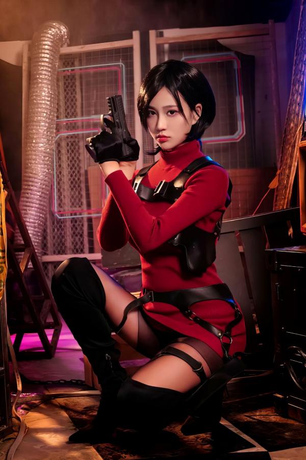 年年Nnian 年年  年年-艾达-Ada-Wong-生化危机特工角色扮演，工业风场景下的极致演绎，冷艳气质与火辣身材完美融合第9张图片