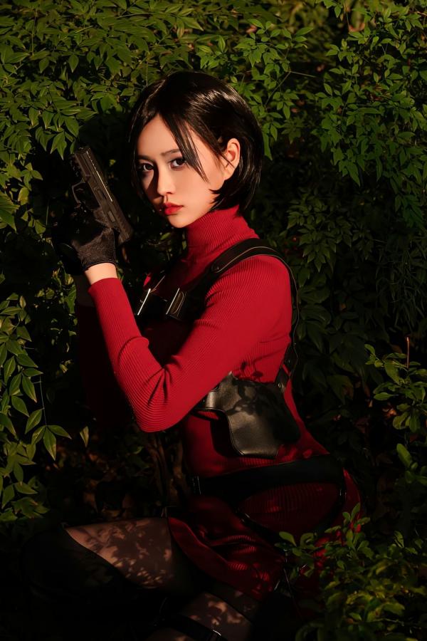 年年Nnian 年年  年年-艾达-Ada-Wong-生化危机特工角色扮演，工业风场景下的极致演绎，冷艳气质与火辣身材完美融合第31张图片
