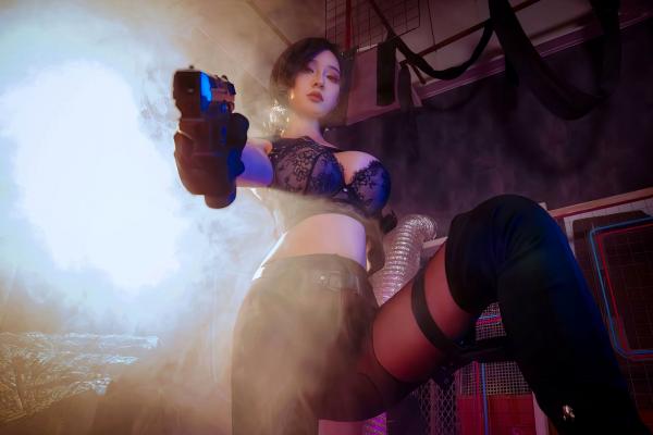 年年Nnian 年年  年年-艾达-Ada-Wong-生化危机特工角色扮演，工业风场景下的极致演绎，冷艳气质与火辣身材完美融合第41张图片