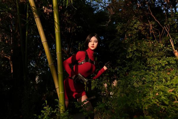 年年Nnian 年年  年年-艾达-Ada-Wong-生化危机特工角色扮演，工业风场景下的极致演绎，冷艳气质与火辣身材完美融合第49张图片