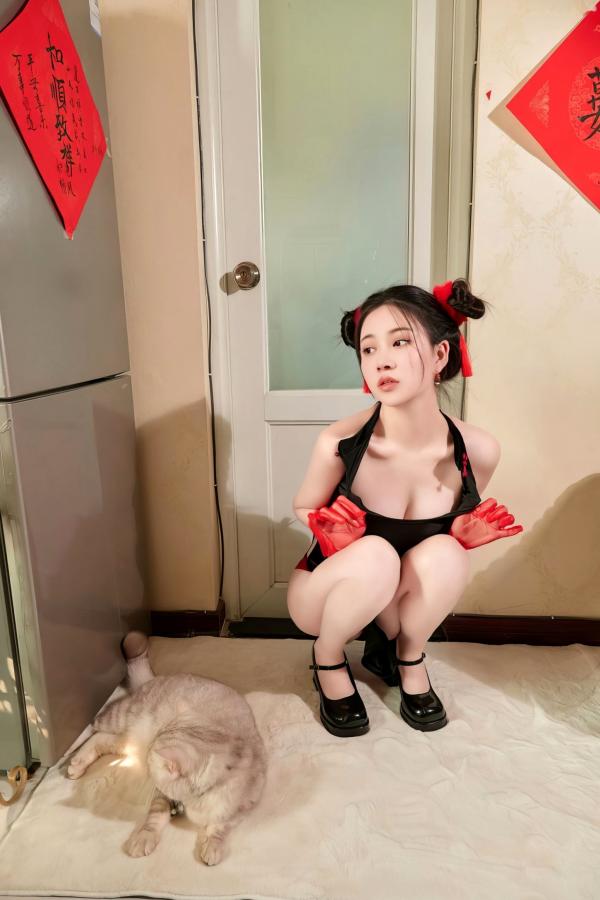年年Nnian 年年  年年-新年红色蕾丝内衣诱惑，黑色改良旗袍私房美照，节日喜庆风格女神写真第13张图片