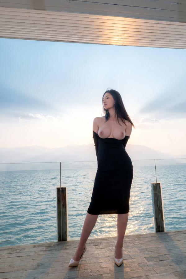年年Nnian 年年  年年Nnian-洱海唯美户外大片，无圣光极致人体艺术，冷艳气质女神自然之美第10张图片