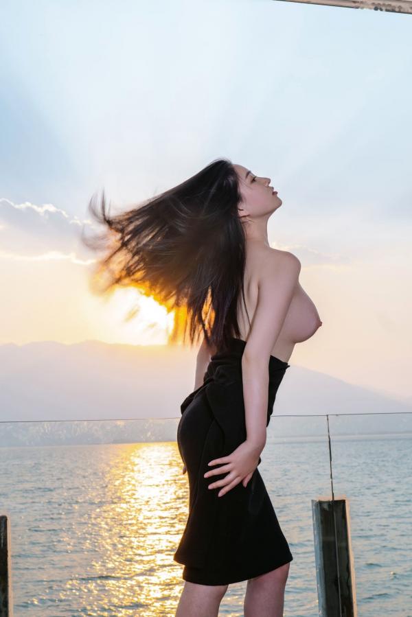 年年Nnian 年年  年年Nnian-洱海唯美户外大片，无圣光极致人体艺术，冷艳气质女神自然之美第19张图片
