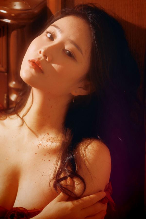 年年Nnian 年年  年年-落日蔷薇：浪漫唯美私房写真，暖光氛围下的慵懒感与性感诱惑，气质女神倾情演绎第16张图片