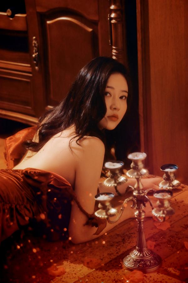 年年Nnian 年年  年年-落日蔷薇：浪漫唯美私房写真，暖光氛围下的慵懒感与性感诱惑，气质女神倾情演绎第28张图片