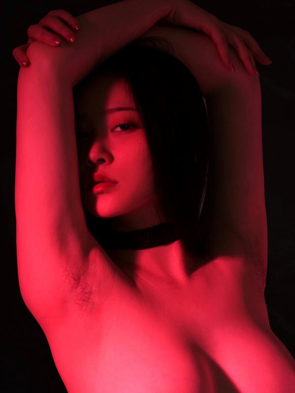 年年Nnian 年年  年年-炽天使私房照：暗黑红光风格下的冷艳极致诱惑 写真大片第12张图片