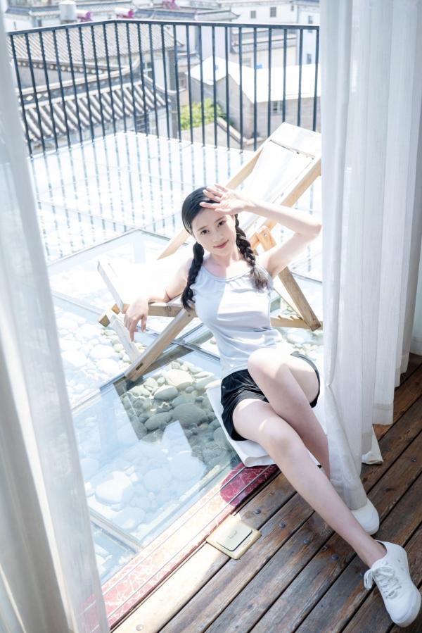 年年Nnian 年年  年年Nnian-春风：清纯麻花辫私房室内写真，展现娇俏诱惑与自然美感第13张图片