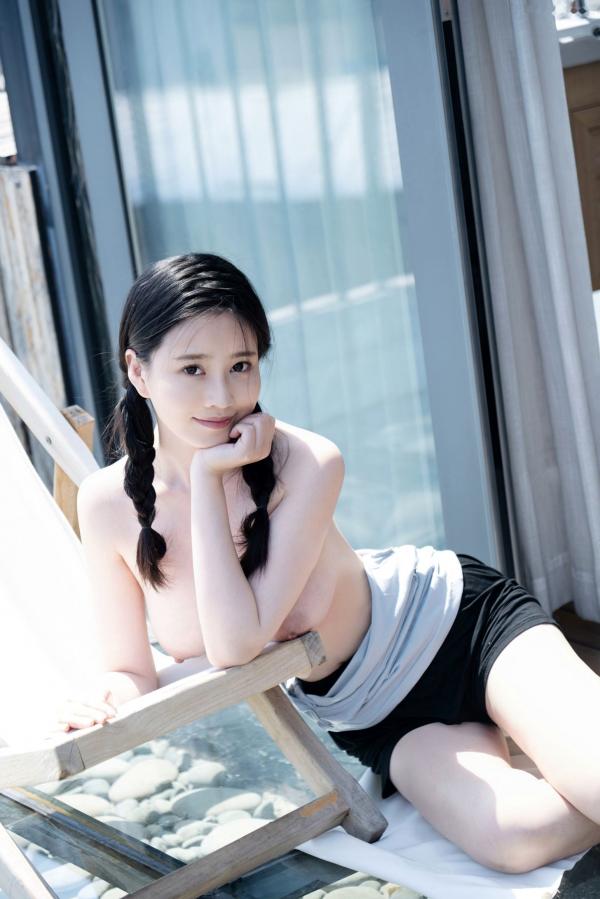 年年Nnian 年年  年年Nnian-春风：清纯麻花辫私房室内写真，展现娇俏诱惑与自然美感第30张图片