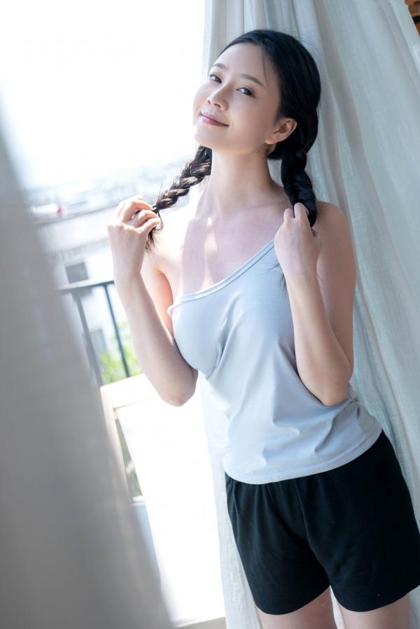 年年Nnian 年年  年年Nnian-春风：清纯麻花辫私房室内写真，展现娇俏诱惑与自然美感第37张图片