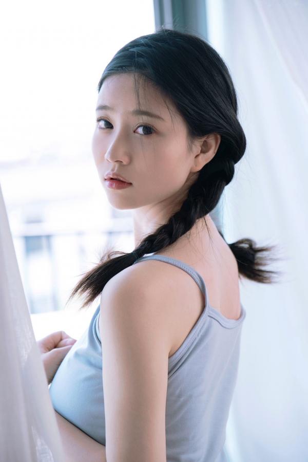 年年Nnian 年年  年年Nnian-春风：清纯麻花辫私房室内写真，展现娇俏诱惑与自然美感第38张图片