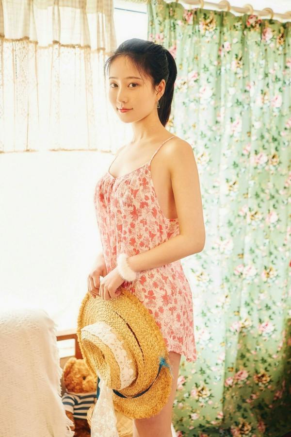 年年Nnian 年年  《年年Nnian-暖暖》居家私房美图，碎花裙温柔穿搭，尽显极致迷人性感曲线第6张图片