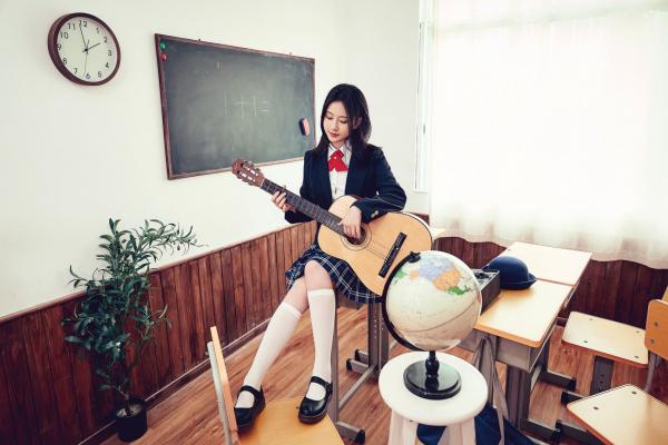 年年Nnian 年年  年年-月刊少女第1张图片