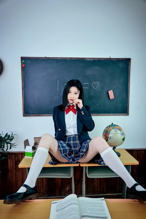 年年Nnian 年年  年年-月刊少女第4张图片