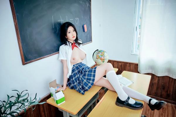 年年Nnian 年年  年年-月刊少女第8张图片