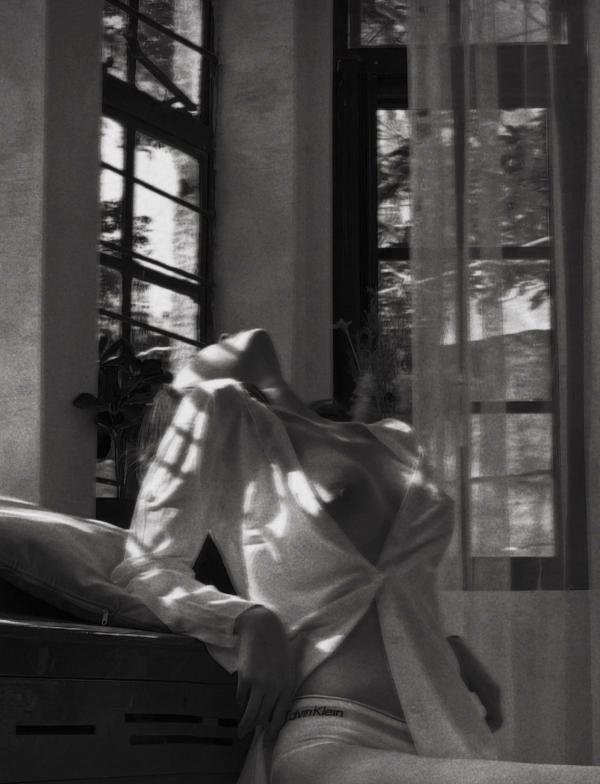 年年Nnian 年年  年年-光与年：唯美私房照，阳光感诱惑居家性感女神写真第3张图片