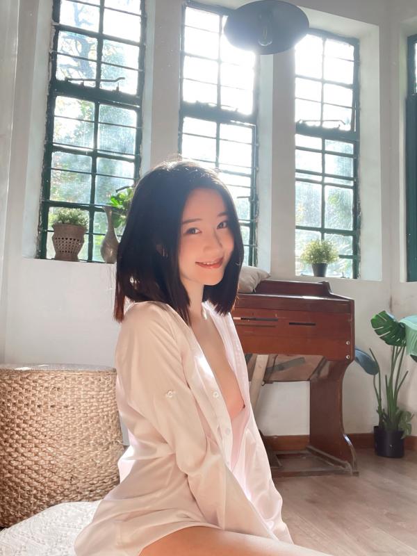 年年Nnian 年年  年年-光与年：唯美私房照，阳光感诱惑居家性感女神写真第5张图片