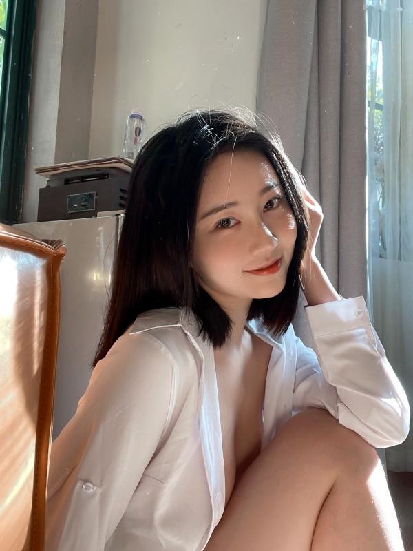年年Nnian 年年  年年-光与年：唯美私房照，阳光感诱惑居家性感女神写真第7张图片