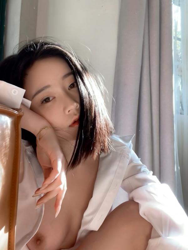年年Nnian 年年  年年-光与年：唯美私房照，阳光感诱惑居家性感女神写真第8张图片