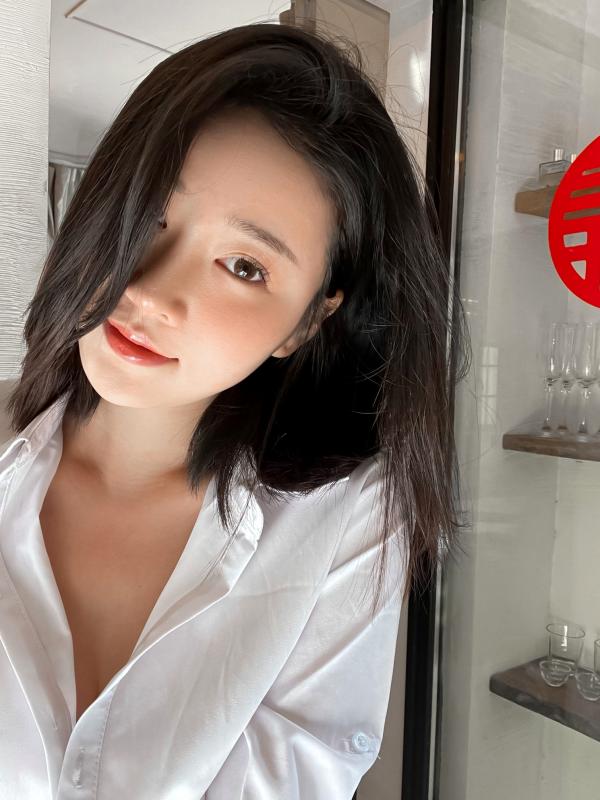 年年Nnian 年年  年年-光与年：唯美私房照，阳光感诱惑居家性感女神写真第16张图片