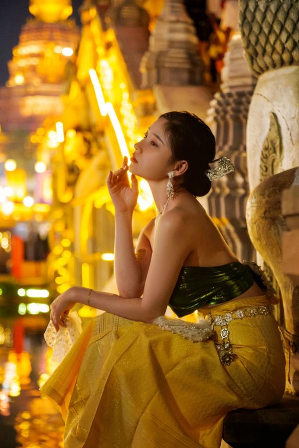 年年Nnian 年年  年年-玉兔公主：东南亚风情传统服饰夜景大片，唯美古风意境，优雅清纯女神第9张图片