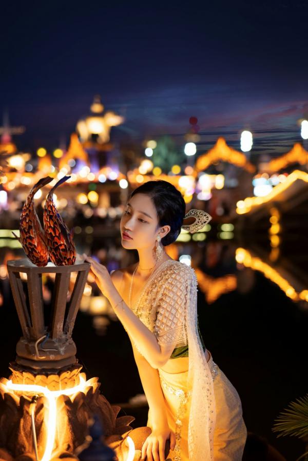 年年Nnian 年年  年年-玉兔公主：东南亚风情传统服饰夜景大片，唯美古风意境，优雅清纯女神第14张图片