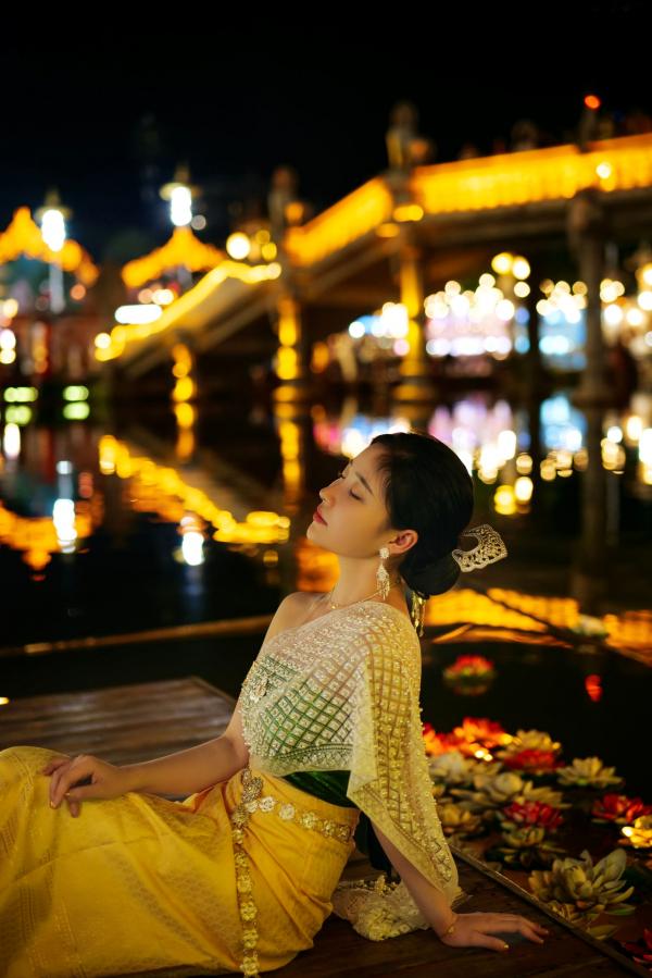 年年Nnian 年年  年年-玉兔公主：东南亚风情传统服饰夜景大片，唯美古风意境，优雅清纯女神第18张图片