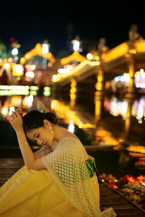 年年Nnian 年年  年年-玉兔公主：东南亚风情传统服饰夜景大片，唯美古风意境，优雅清纯女神第19张图片