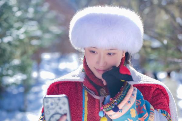 年年Nnian 年年  年年Nnian-吉祥雪兆丰年，户外雪地私房大片，红色民族风冬装尽显冷艳诱惑，纯欲气质与冰雪美景的绝妙碰撞第29张图片