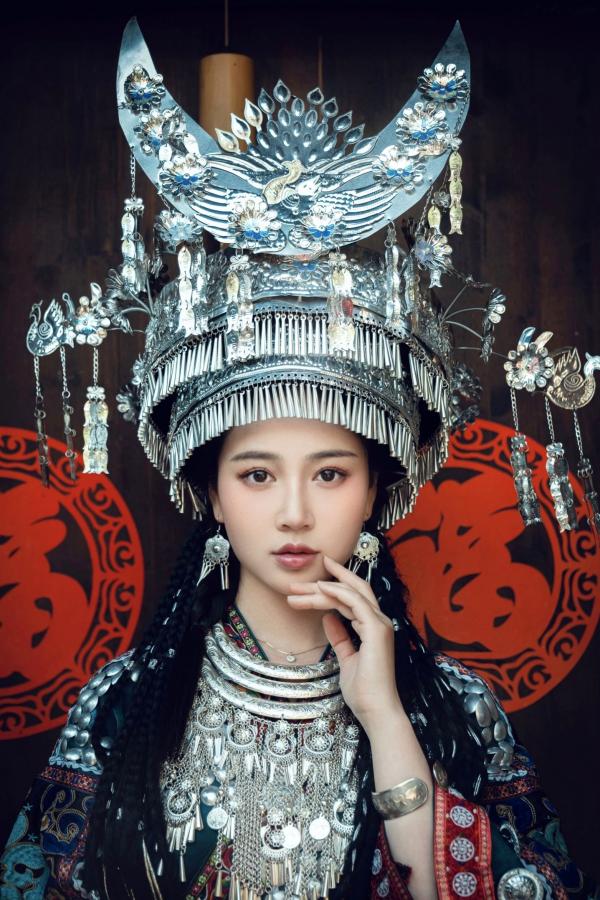 年年Nnian 年年  年年Nnian-苗疆女孩第1张图片