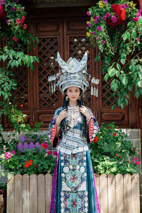 年年Nnian 年年  年年Nnian-苗疆女孩第2张图片