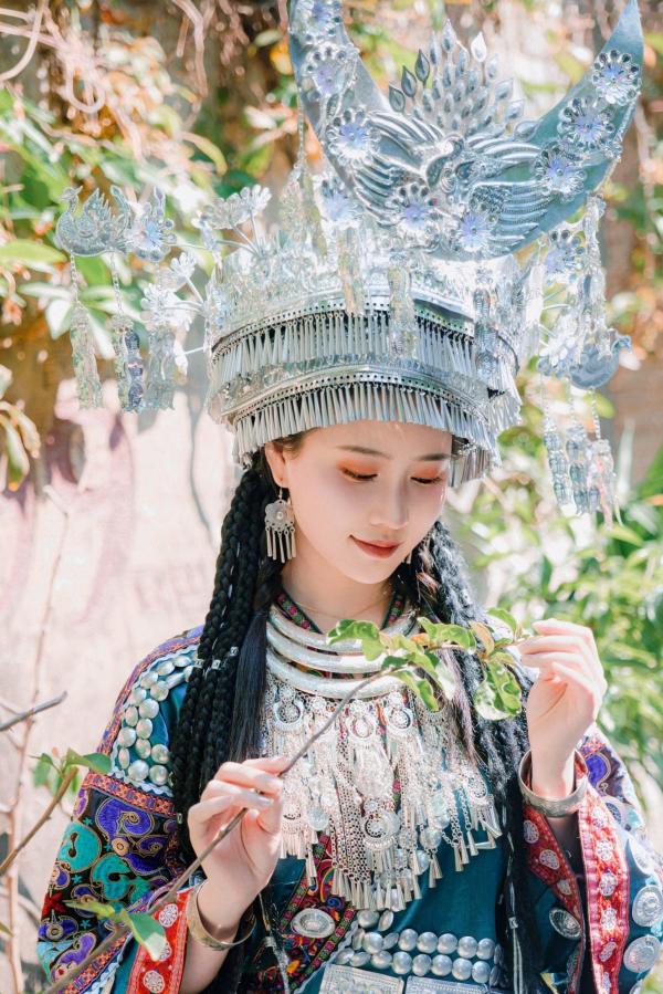 年年Nnian 年年  年年Nnian-苗疆女孩第12张图片