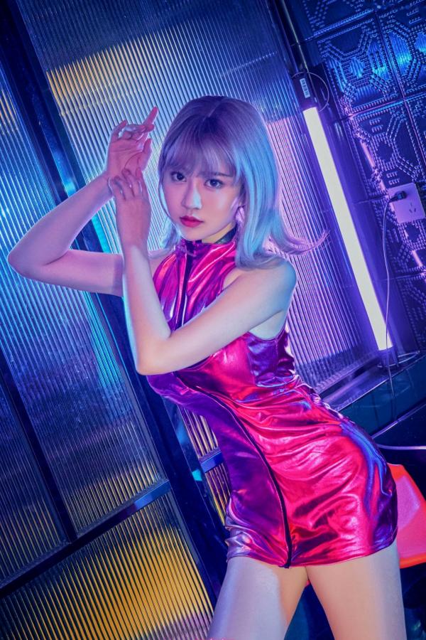 年年Nnian 年年  年年Nnian-赛博女孩Cyber-Girl霓虹科幻风写真，漆皮服饰演绎极致视觉盛宴，展现未来潮流与性感魅力第3张图片