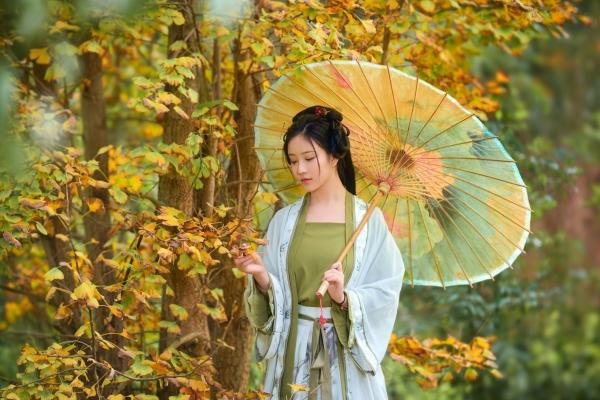 年年Nnian 年年  年年Nnian-秋兮：古风汉服户外私房，绝美少女秋日林间大尺度唯美写真第2张图片