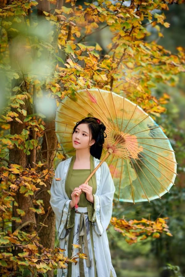 年年Nnian 年年  年年Nnian-秋兮：古风汉服户外私房，绝美少女秋日林间大尺度唯美写真第3张图片