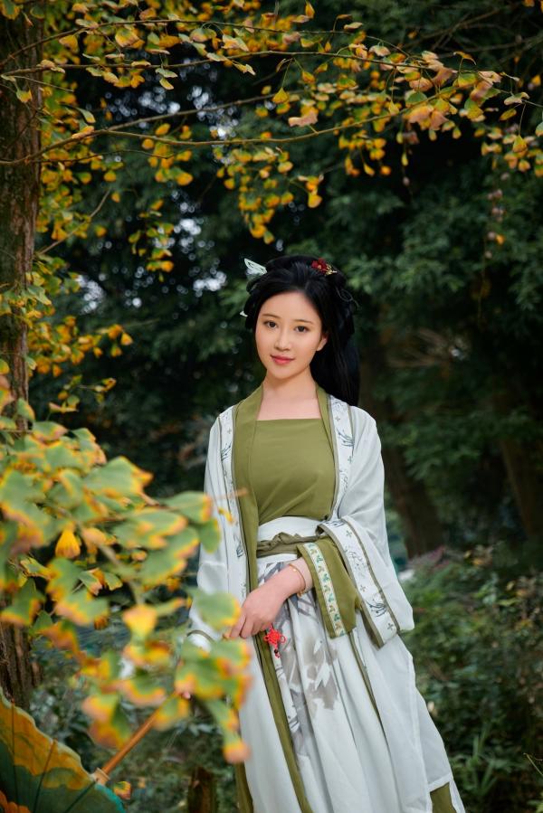 年年Nnian 年年  年年Nnian-秋兮：古风汉服户外私房，绝美少女秋日林间大尺度唯美写真第38张图片