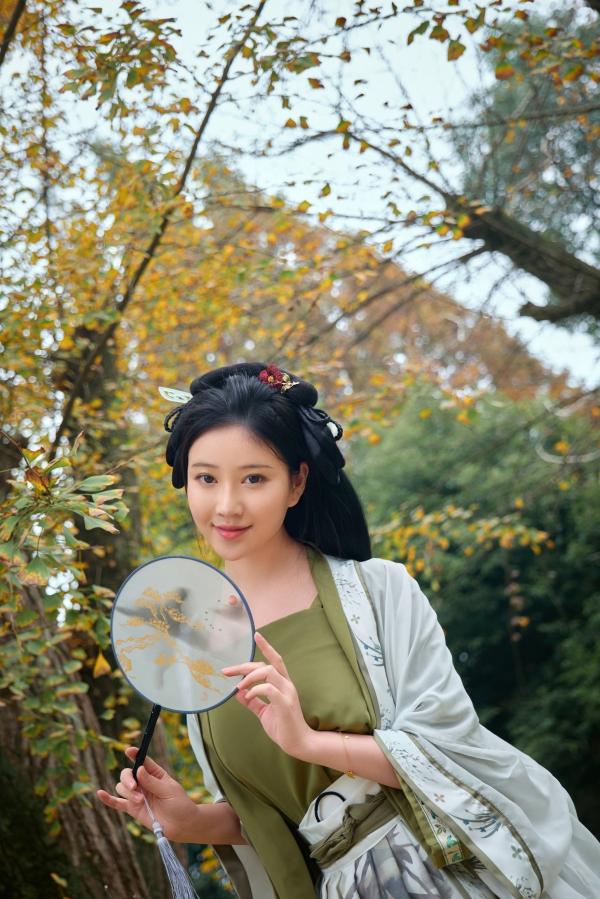 年年Nnian 年年  年年Nnian-秋兮：古风汉服户外私房，绝美少女秋日林间大尺度唯美写真第45张图片
