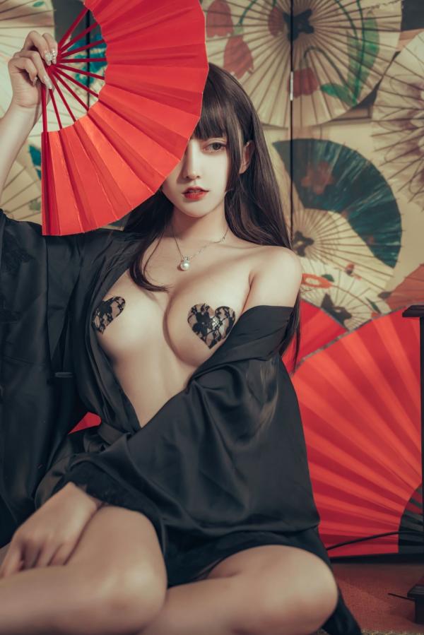 过期米线线喵   过期米线线喵-088-和风浴衣写真：暗黑系日式私房，高冷妩媚的性感诱惑，展现绝美身材曲线第17张图片