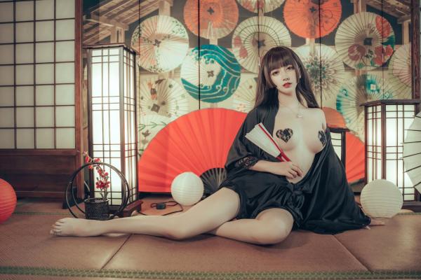 过期米线线喵   过期米线线喵-088-和风浴衣写真：暗黑系日式私房，高冷妩媚的性感诱惑，展现绝美身材曲线第23张图片