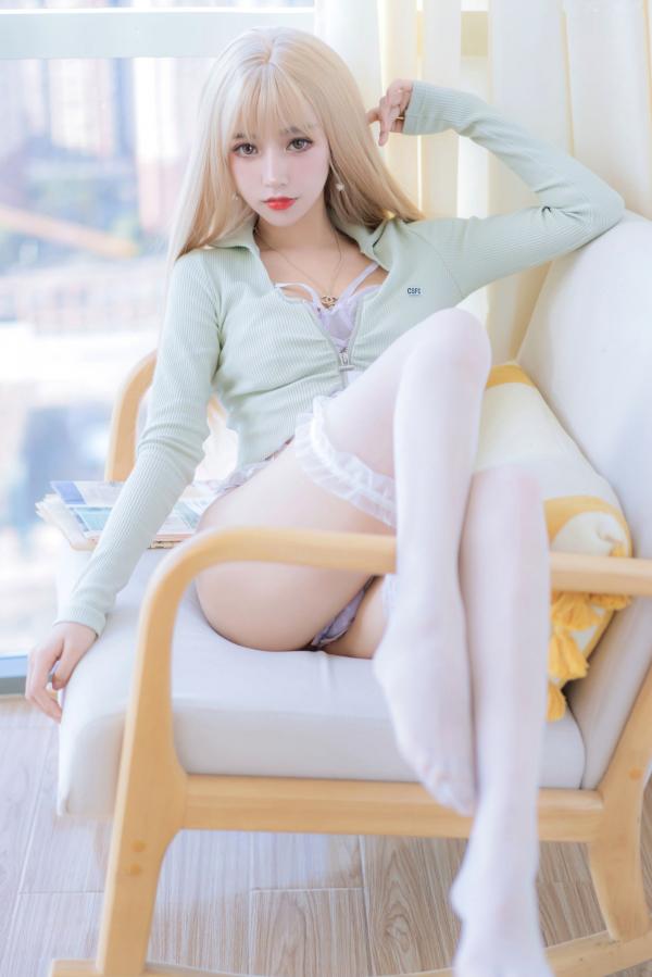 过期米线线喵   过期米线线喵-139-小娇妻：金发少女绝美私房照，蕾丝连体衣演绎纯欲系居家风格，身姿曼妙第52张图片